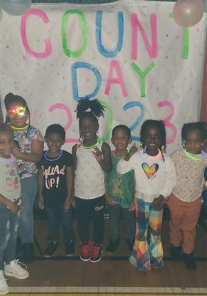 1st grade students take picture